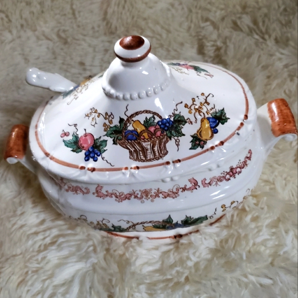 VTG Ceramic HANDPAINTED SMALL oval soup/gravy Tureen covered w serving spoon